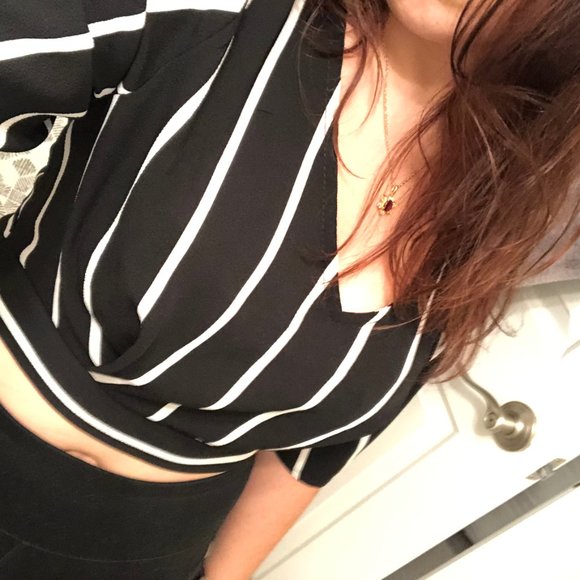 Black and white striped crop top - Picture 3 of 5